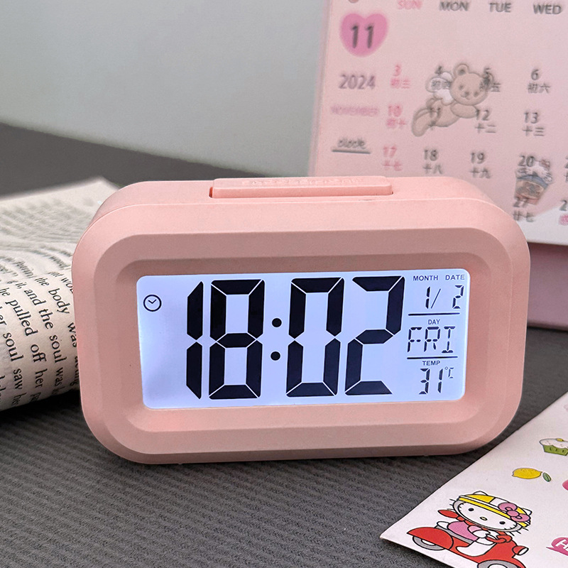 Réveil numérique LED avec rétr - Modern Electronics Gadgets avis et prix